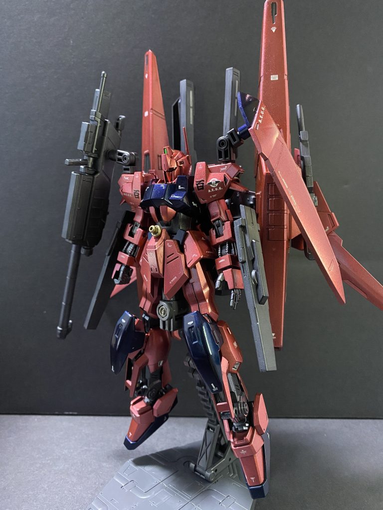 もう一つのコンセプトとして。「ハマーンとシロッコに挟まれても勝利できる百式」という物もあります。ただ、推力は上昇していても機動性は低下していそうなので、むしろ簡単に撃墜されるかもしれませんｗ