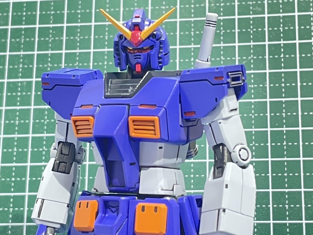 【塗装】装甲:ミリオンブルー(N)+色の源(赤)白:スチールホワイト(N)赤:昔調色した赤にホワイトサフ少々黒:メカサフスーパーヘビィ(N)関節:サーフェイサーEVOガンメタ(g)レッドポイント:エナメル蛍光レッド