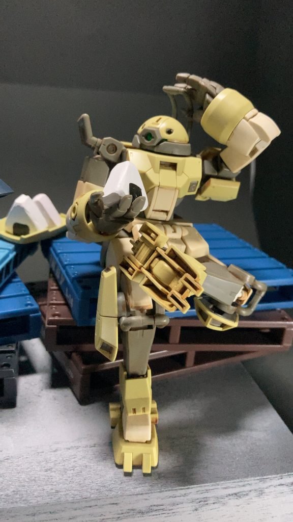 チュチュトレーナーさん。おにぎりを片手にリラックス🍙モビルスーツはおにぎりなど食べませんが、穏やかな雰囲気が演出できればそれで良いと思いました。♨️