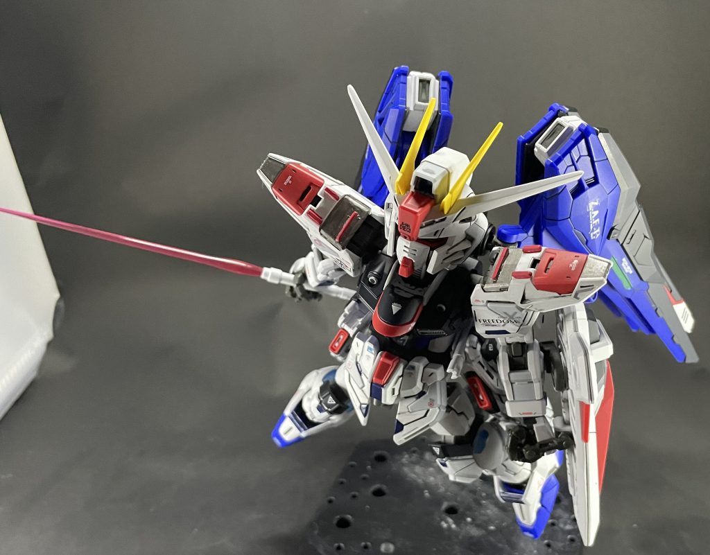 元々ハイディテールですが、肩の部分にプラ棒を貼ったり、若干の塗り分けを行っています😆