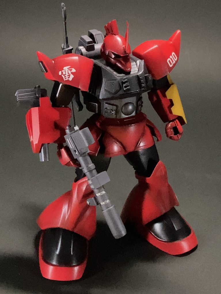 頭部は縦に真っ二つにし短縮してスマートな顔立ちに改造しています。ブレードアンテナはカッコよかったので付けました♨️