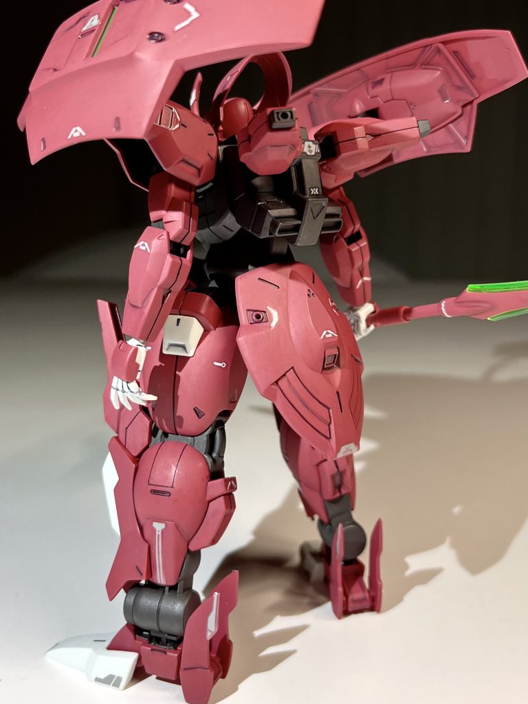 ジュターク社のMSとして、ディランザと同じ意匠がチラホラ見えるのが楽しい