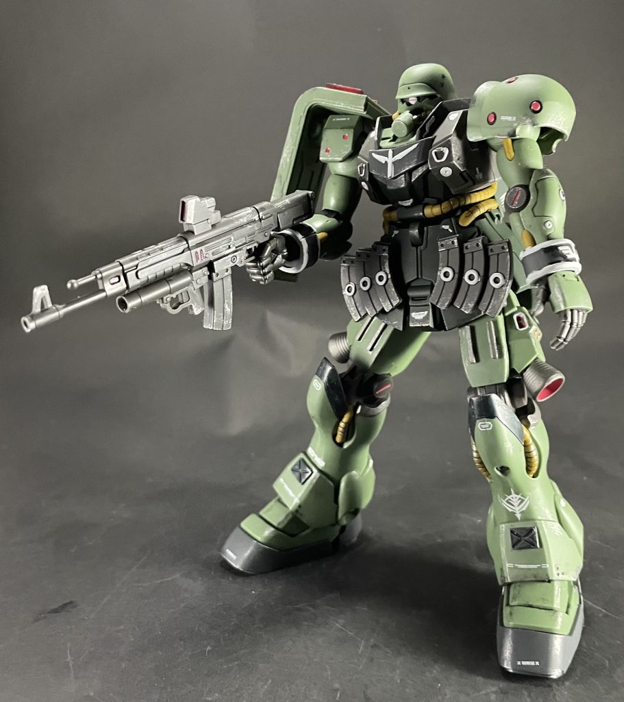 エングレービングの部分など、筆塗りで塗り分けています😁