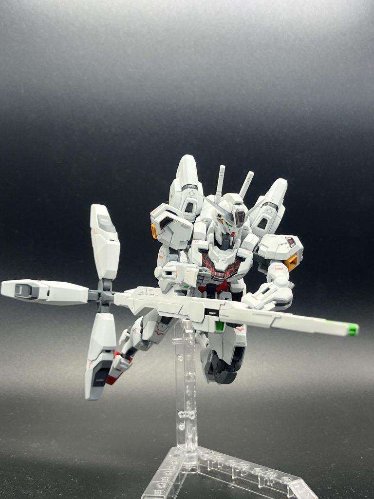 接続アームが邪魔そうな前傾姿勢で突っ込むようなポーズも取りやすくなりました。