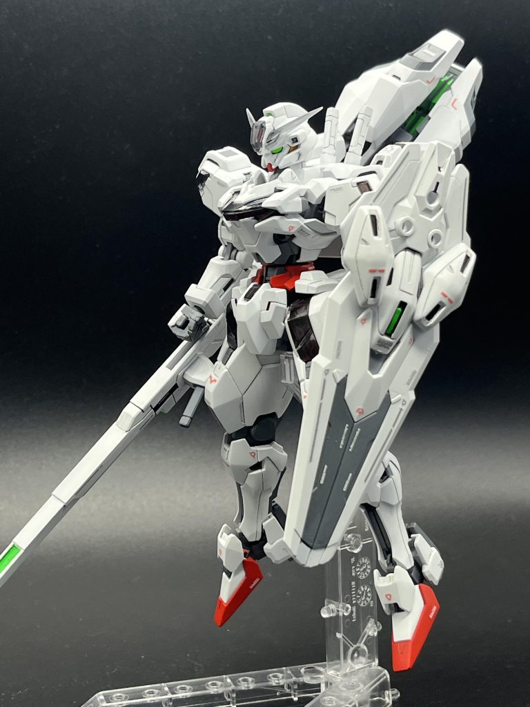 赤パーメット?っていうのか?で作成のためビットオンフォームはしないつもりだったけどエスカッシャンも作成。長物と盾の組み合わせはかっちょいいですね。