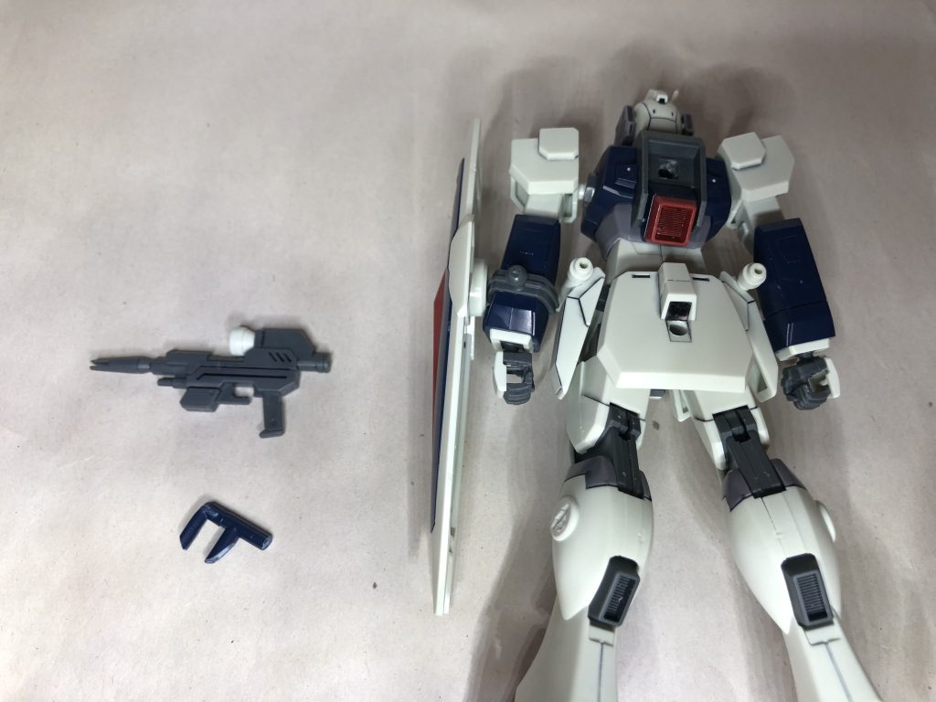 ビームカービン用のマウントラッチはランナーの一部切って作りました。ランチャーとソードも同じ構造で作りました。