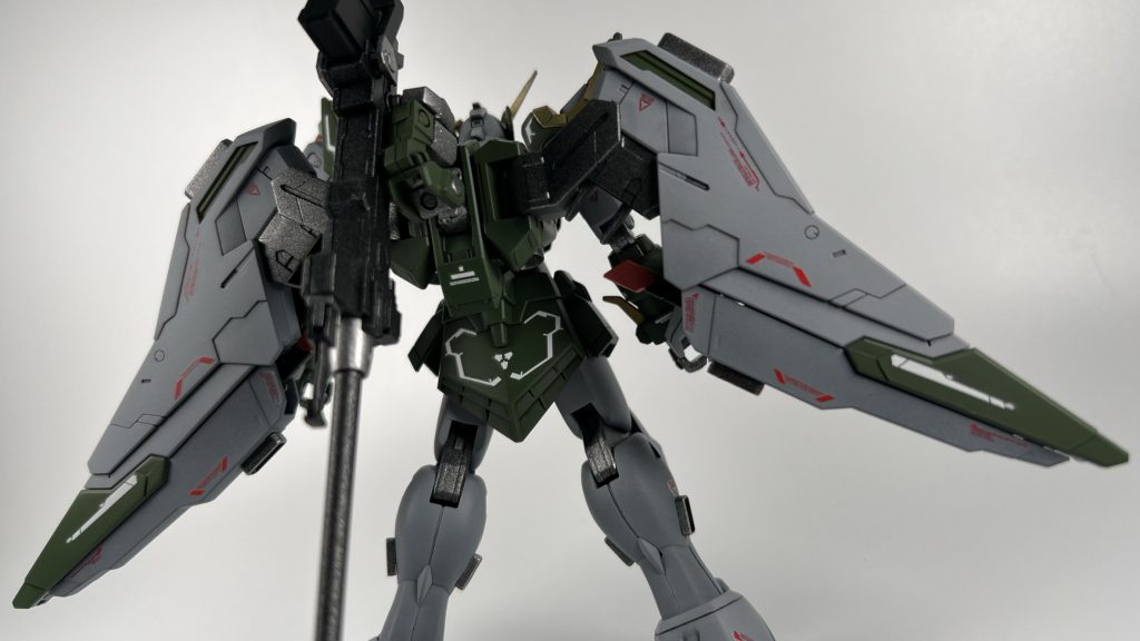 <こだわりポイント>バックスカートには今回のモチーフであるカマキリ(のような)デカールを貼っています