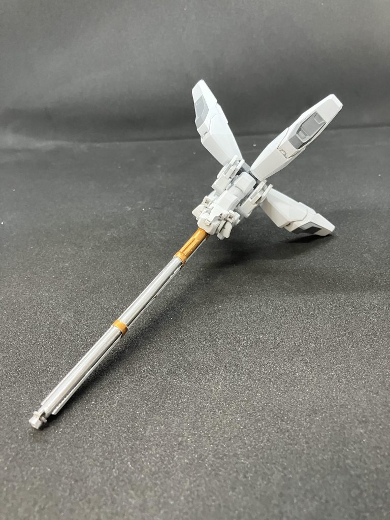 動物キャラ（個人的にはタヌキのつもり）は手足を折りたたんでライフルと合体します。