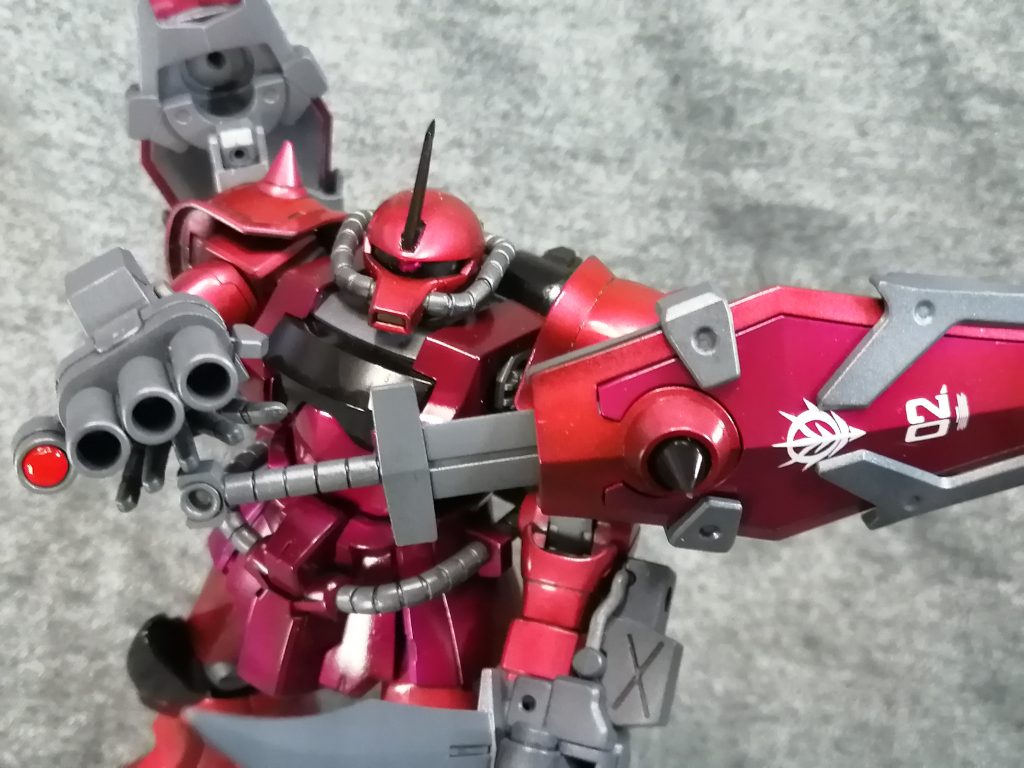 グフ・カスタム レッド・オーガ 『紅鬼』–2枚目/制作者:LUCIOLE