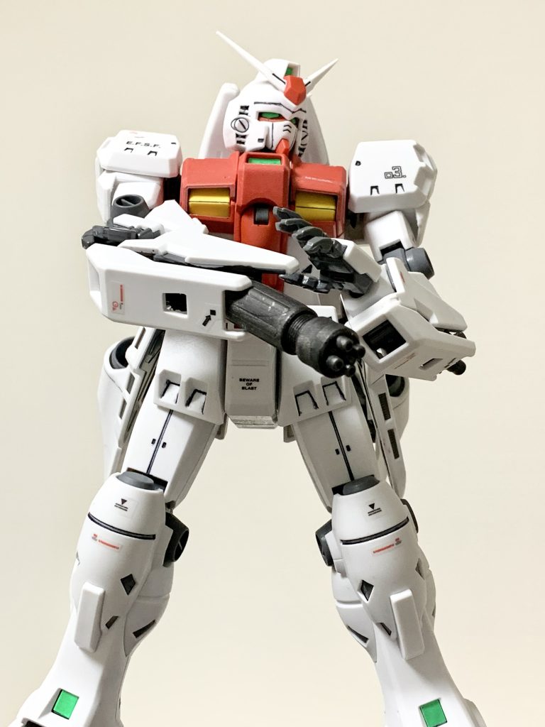 通常の腕からは差し替え無しで変形が可能です。