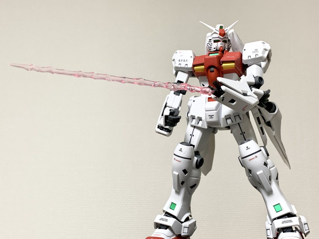 ちなみに左手のサブアーム部はビームサーベルを仕込んでおります。隠し武器はロマンがありますよね。