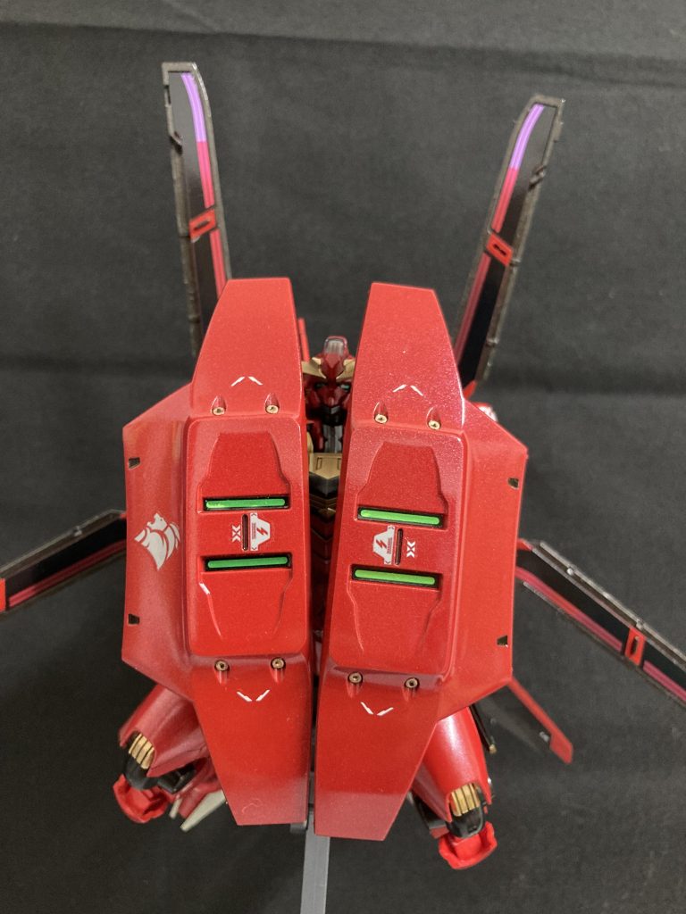 頑丈さが売りのジェターク社を物語るポージング。絶対防御するマン