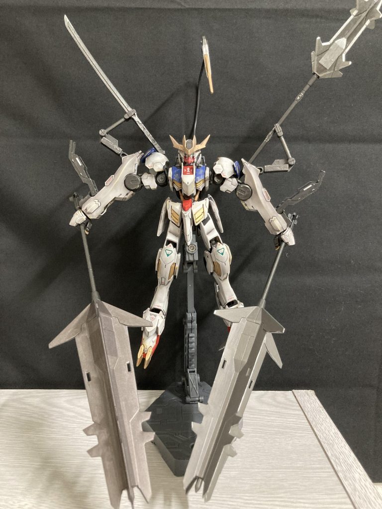 阿修羅感左手大型メイス→黒鉄色+シルバー調色しっかり調色したためいい色合い右手大型メイス→焼鉄色発注分パーツ、早く完成させようとしたため粗が目立つ