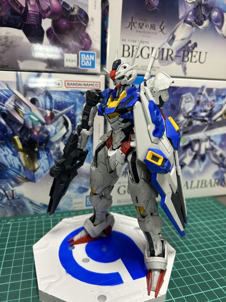 本編には無いのですが太もものハードポイントにシールドを丸ごとマウントさせてるこの形態もお気に入りです。