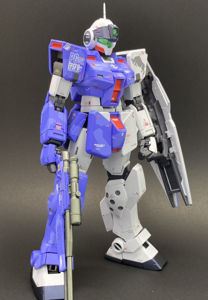 青迷彩は、ガイアのミリオンブルーと、ミリオンブルーとコバルトバイオレットを1:1で調色したものです。ミリオンブルーとコバルトバイオの組み合わせはコントラスト強すぎて気に入らなかったので調整