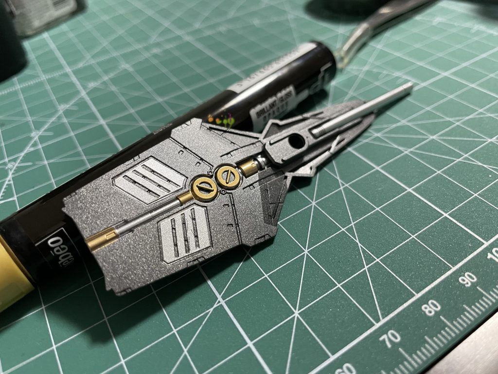 相変わらずの盾裏。塗り分けが好きすぎる。