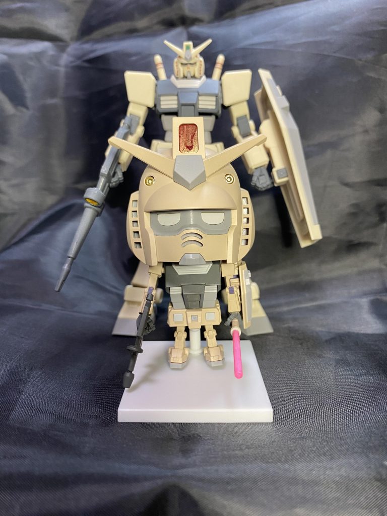 最後にエントリーグレードのクラッシックカラーと!ガンプラくんの方は全塗装なので並べると若干色が濃いです。でも雰囲気は伝わったかな?