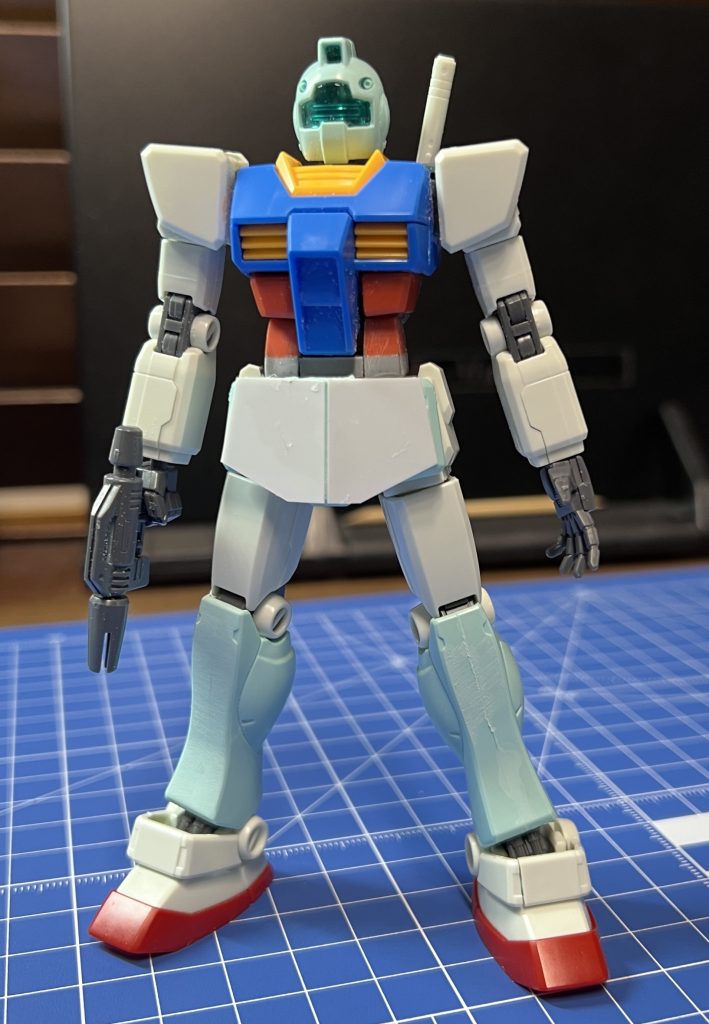 途中段階でのひとコマ。顎がひける様に首は1mm、胴体は3mmほど延長しています。頭身バランスは大きく変わり、今風のスタイルになりました。