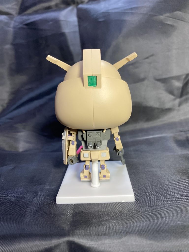 背面!各部関節はガンダムマーカーを筆塗りで。