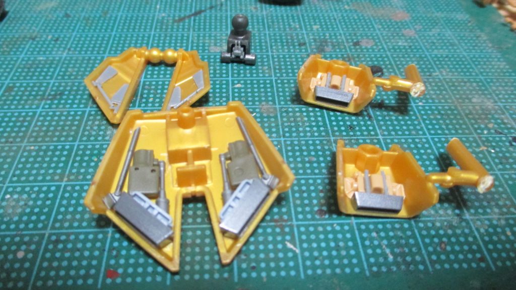 完成写真にほぼ写っていませんがスカート裏などに色々パーツを詰めてちょっとだけデッチアップしています