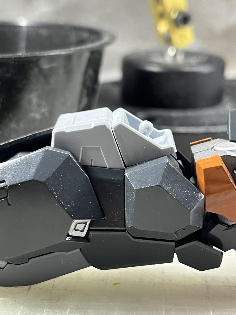 フィットしたら、パーツを接着。