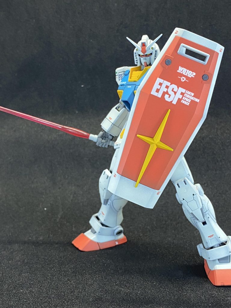 シールドを構えて。デカールのバランスがいまだにわかりません。