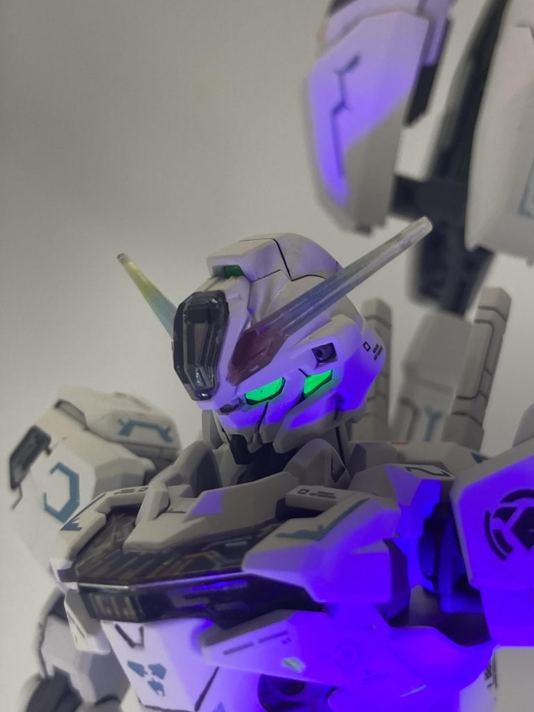 100均でUVライトを購入して光らせてみましたが本当に光るんですね。