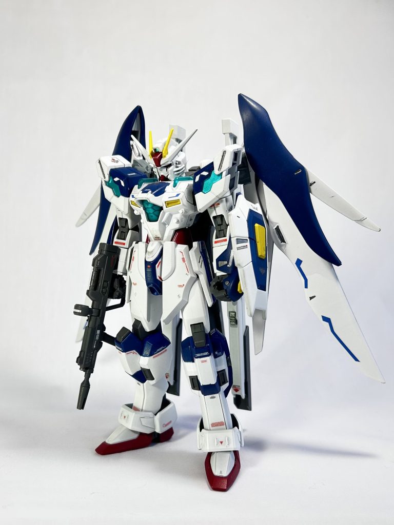 軽装形態両肩のムーバブルシールドバインダーユニットを基部ごとパージした状態これにより機体の機動性が格段に上がり、MS同士の格闘戦も可能となった