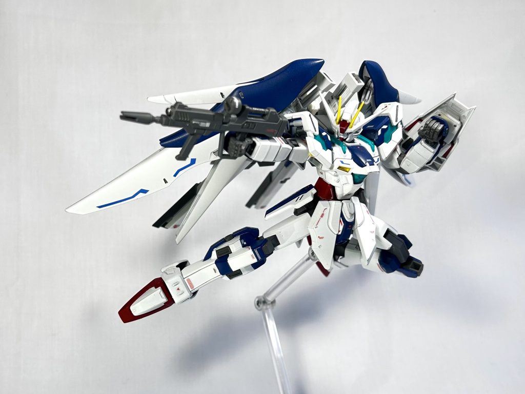 射撃武器としてデスティニーのものと同型の高エネルギービームライフルが装備されているが、特に変更は無い