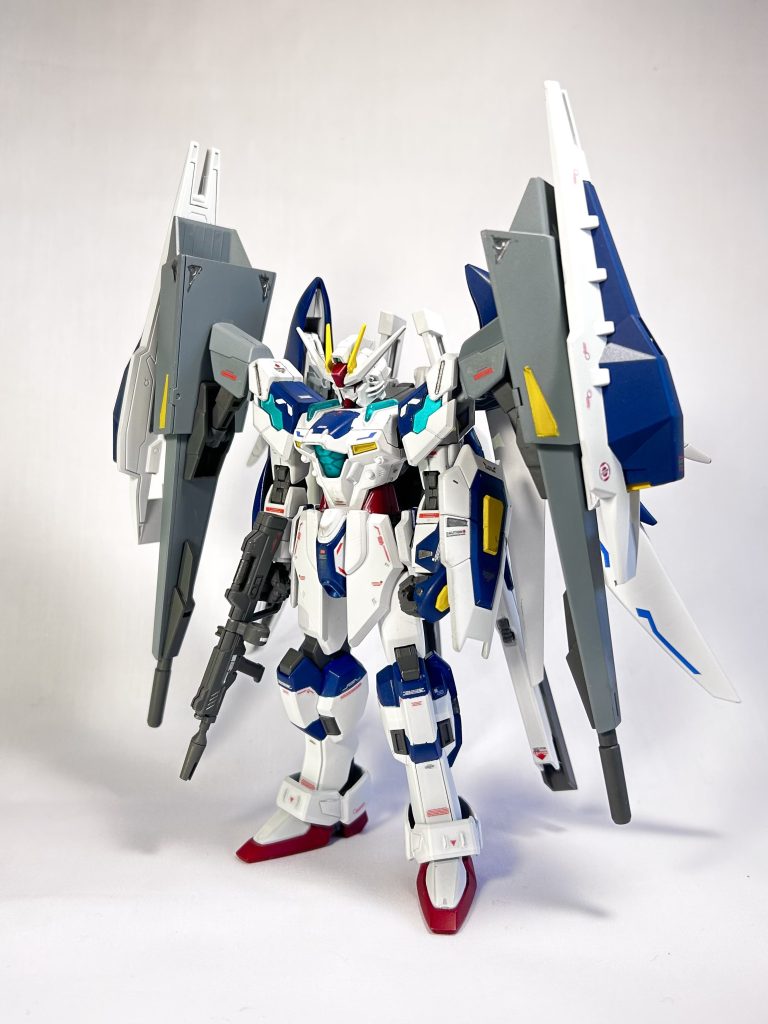 重装形態両肩にギャプランのムーバブルシールドバインダー+シールドブースターを装備しているこれにより推進力、火力、防御力が強化されているシールドブースターを使い機体に急制動をかけることも可能だが、パイロットへの負荷は大きい