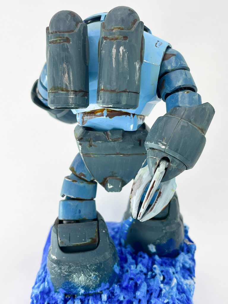 背面です!!個人的に背面のタンクが錆やチッピングでの塗装剥がれ表現など個人的にかなり満足のできです今回紙粘土とメディウムで土台を作ったのですが、作戦を終了して帰還し、海上からでてくる様子がそこそこいい感じにできたと思ってます!