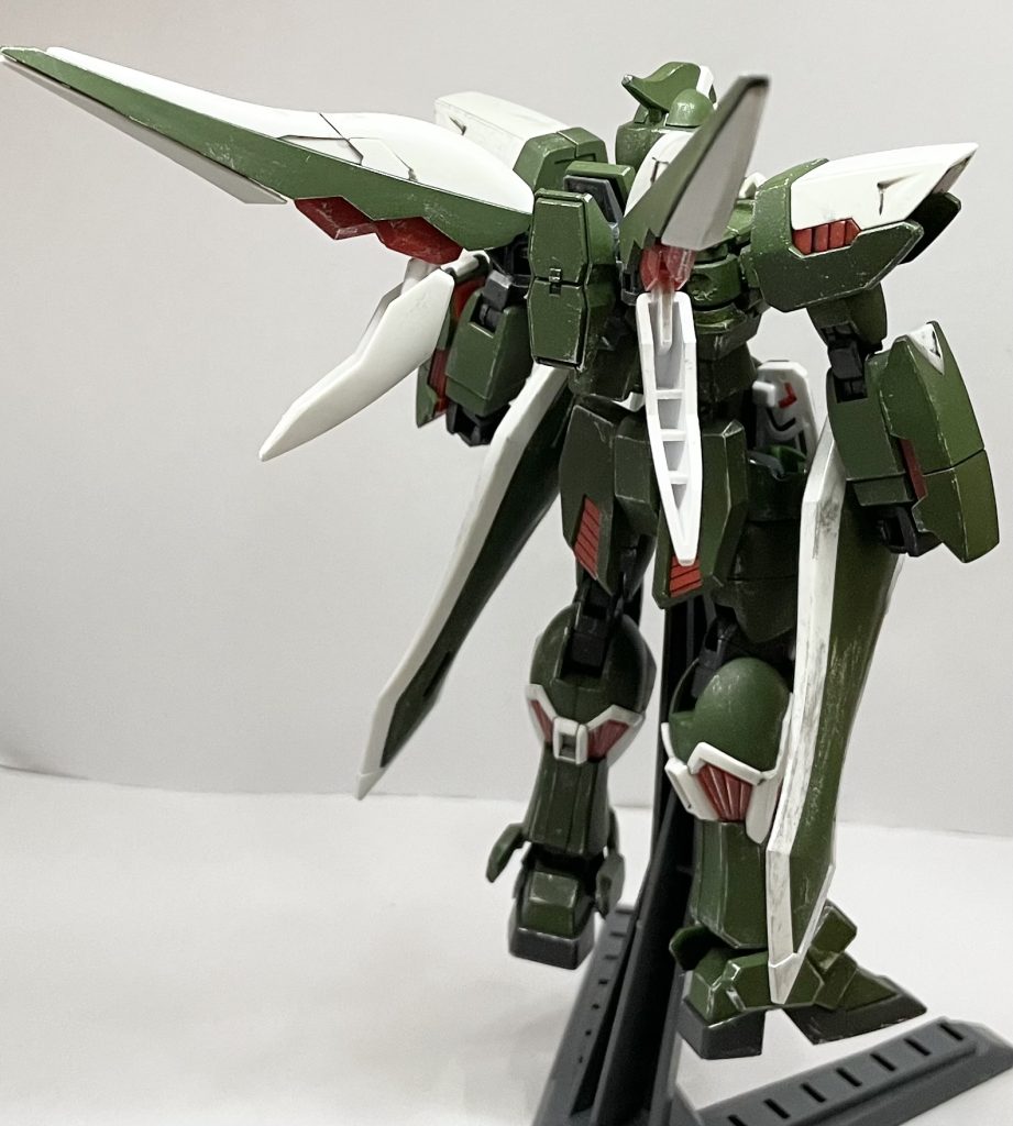 MS形態背面ファントムは変形する時、バックパックを180度回転させるので、磁石で再現しようと試みましたが、エフェクトをつけた際に重さに耐えきれず、磁石が離れてしまったので差し込み式に急遽変更しました。