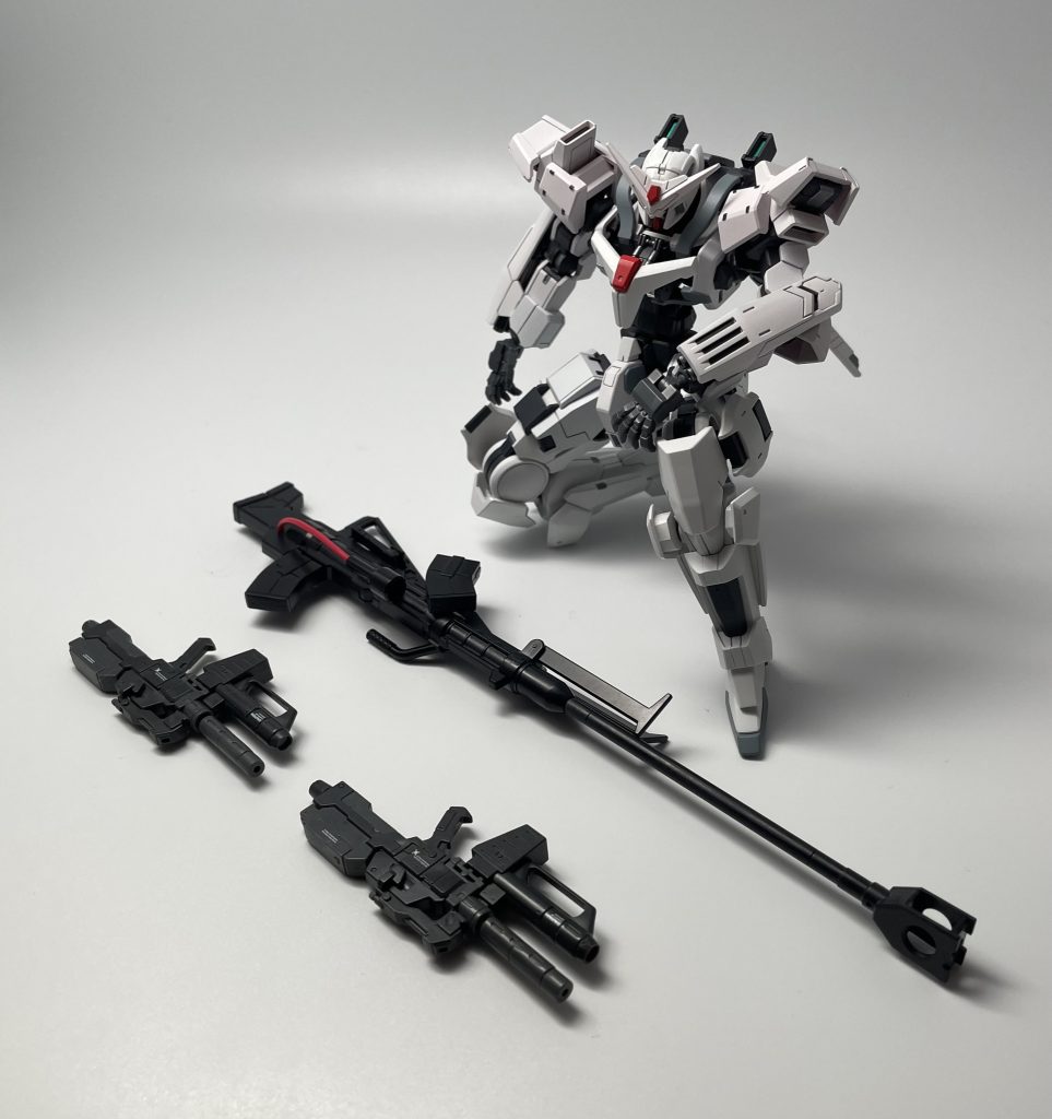 膝立ち&武装一覧。実は密かなアピールポイントがこの膝立ちです！股関節付け根、大腿部に複数の可動域を組み込んであり、「綺麗に膝立ちが決まる機体」を目指しました。