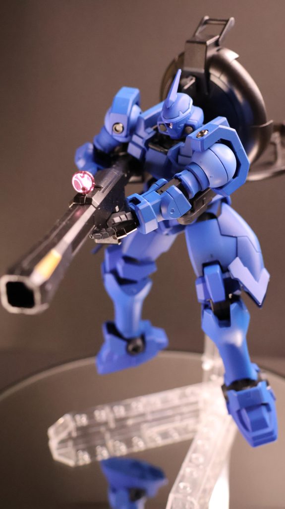 相方のメリクリウスとは違い各所に塗り分けが必要なので加飾部を先に塗装して付属シールで保護しその後本体を塗るお手軽なマスキングでサクッと製作しています