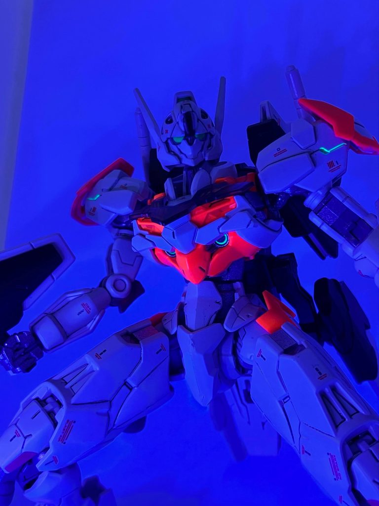 瞳は夜光塗料塗ったのにうまく光らなかった。残念。