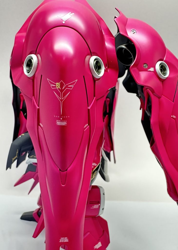 GHLのサザビー用マークを貼り付けたので、「レウルーラ所属カラー」