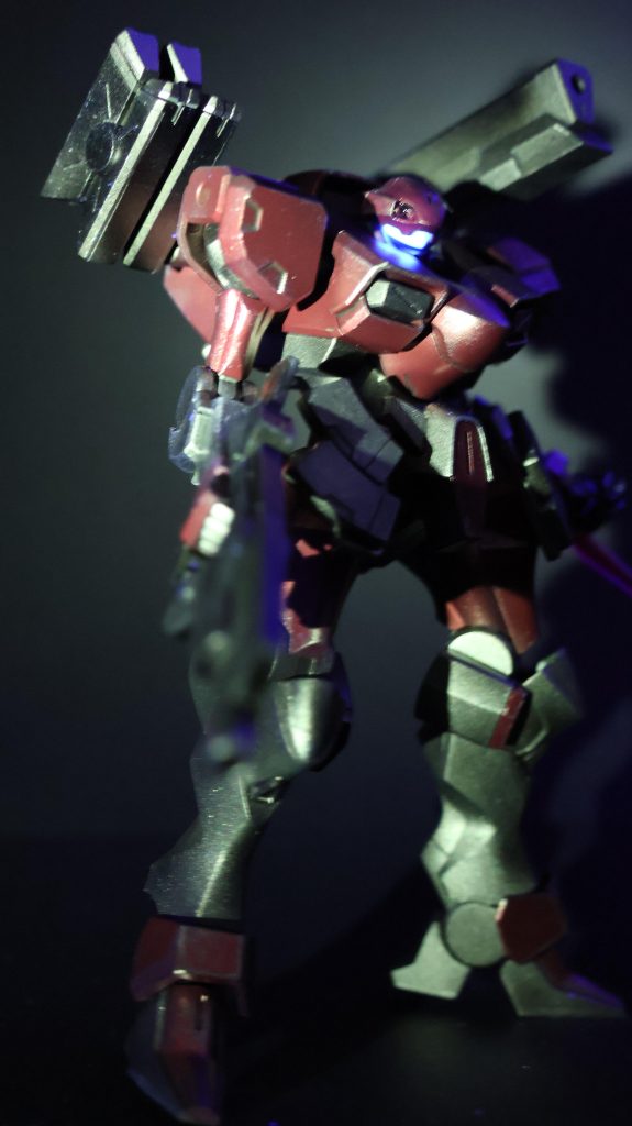 光源ブラックライトのみ…緑が出ているあたりもうちょっと良いライトが欲しいところ コレUVレジン硬化用ですので