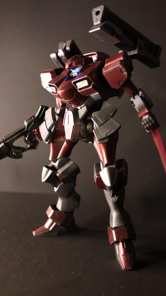 本来オレンジなカメラアイですが蛍光ブルーのブラックライト発光で色変更しています ぶっちゃけナインブレイカーあたりのナインボールイメージです