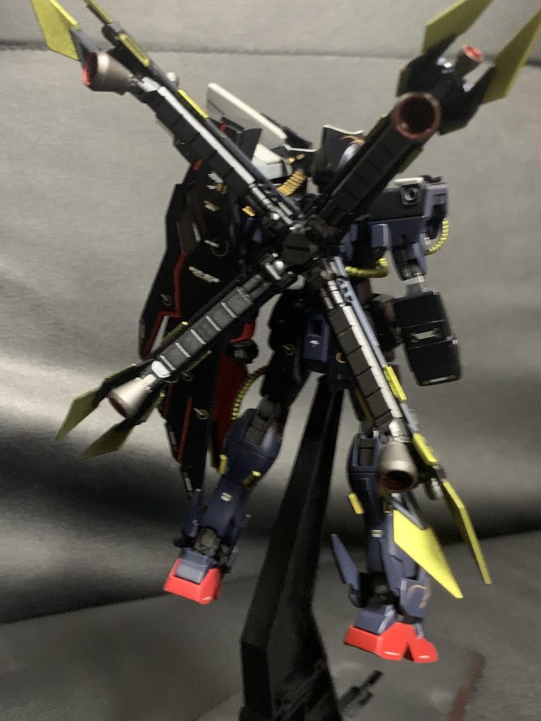 頭部とハーフクロス以外には動力パイプを追加しただけで、ほとんど手を加えておりませんが、大まかには漫画版のカラーリングに合わせております。