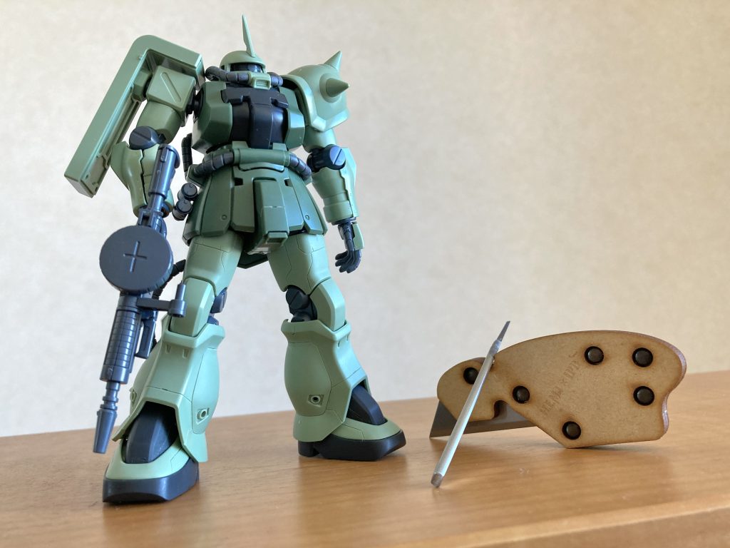 ここから、製作工程 : 手始めに表面処理をカンナでかけて、スジボリの深掘りと追加をタガネにて、