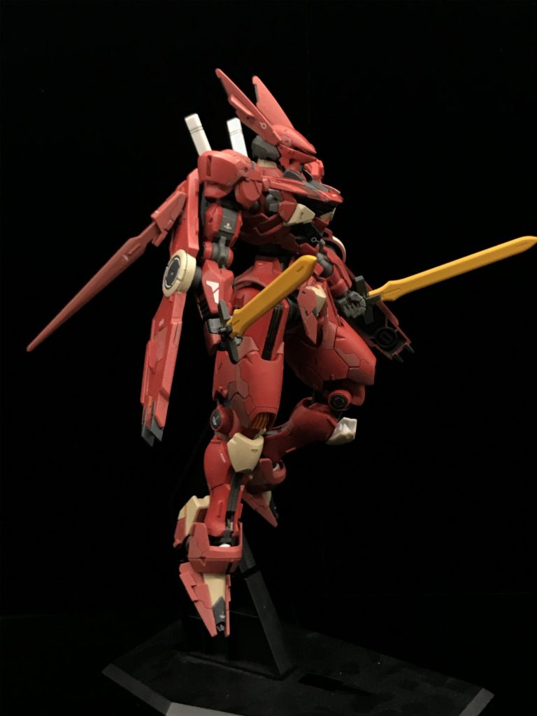 なんとなく「ふぅ~っと、浮いてる姿は強そうに見える気がする」と思ったので、そのイメージのポーズです。本当はソードをもう少し開きたかったんですが、そうすると画角に収まらずだったので、こうなりました。「カッコよく見えるポージング集」とかあれば、欲しいです。その他の画像はギャラリーにアップしてるので、よかったらご覧ください▼https://jerid-mesao.com/eariarude/