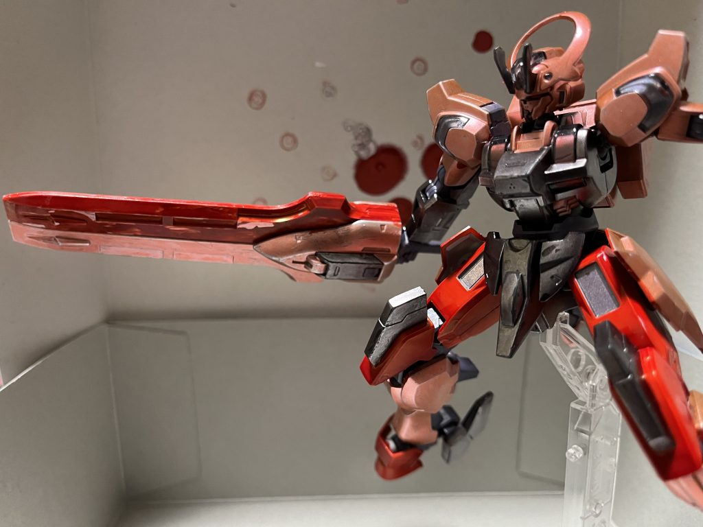 ガーディアン・シースは上段下段でカラーリングを変更。濃い赤の方は若干血のように見えます。