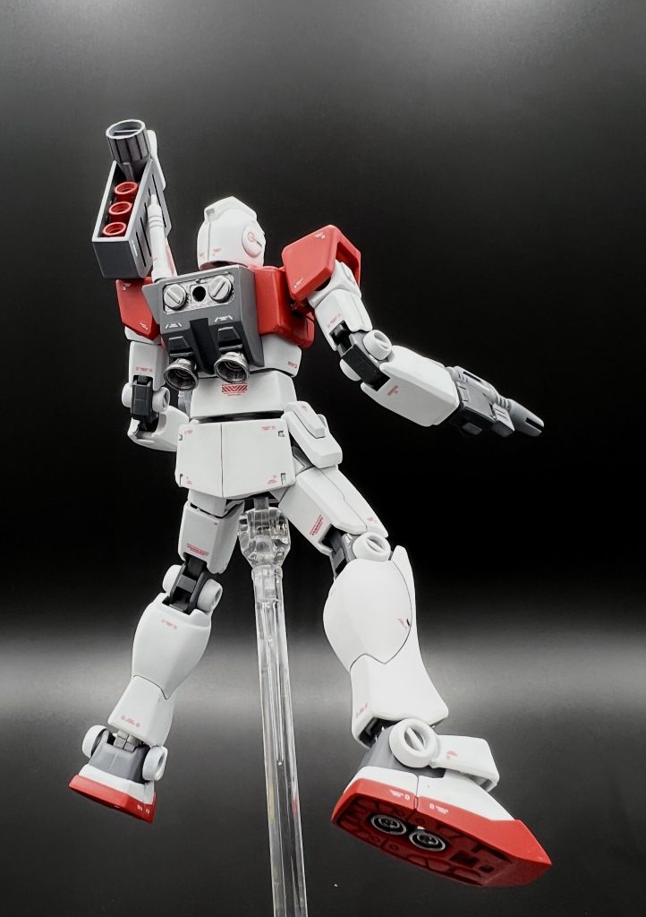 わかりにくいですが、バズーカのロケット弾も細かく塗り分け。足裏の肉抜きを埋めるのやや苦労しました。このタイプの肉埋めは不得意です。