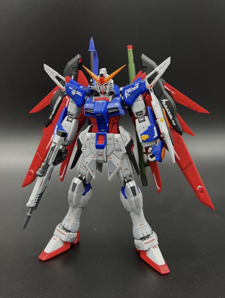 抜群のスタイルであるHGと密度の高いRGの良いところどりです。もともと評価の高いHGデスティニーガンダムですが、こうして合わせると改めて造形の良さを感じます。