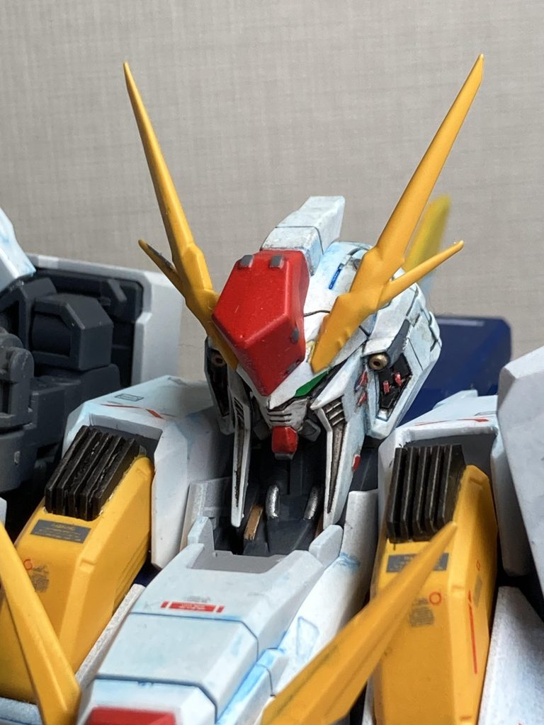 肩の黄色いパーツに、放熱フィンを追加しました。