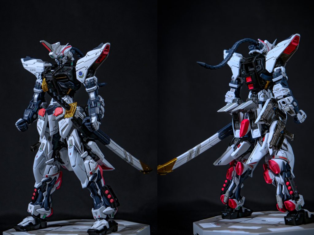 素体の写真です。全体的に長身となるように太ももや胴体で延長してスタイル改修してます。太もものスラスターでストライクノワールの肩アーマーを流用しているのが推しポイント