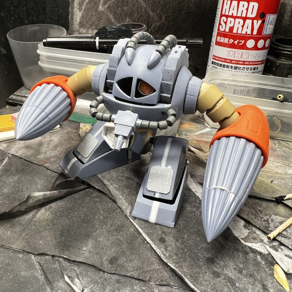 見ての通りな感じです。腕はゴッグ。ドリルは1/100採用。