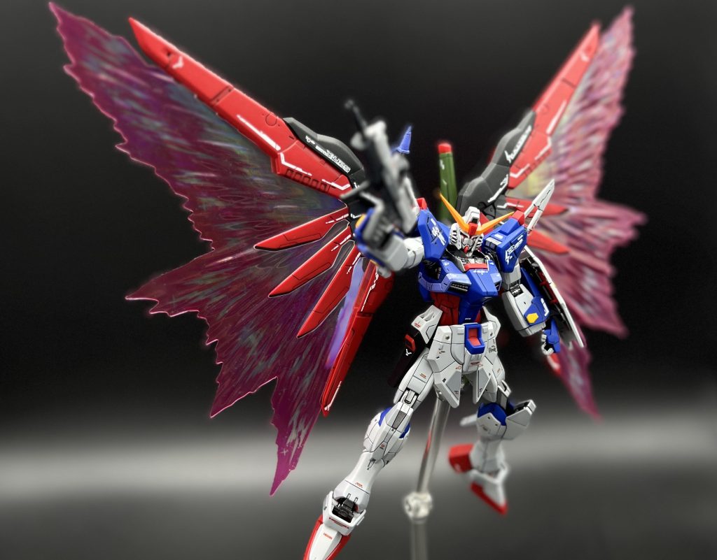 上半身はRGそのままなのでもちろん光の翼エフェクトも問題なく取り付け可能。