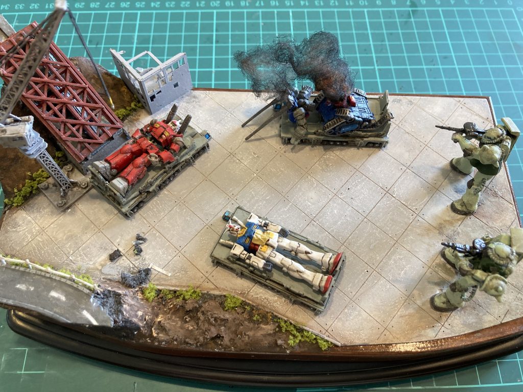 上から見た全体像です。ガンダムコレクションのミニフィギュアを使ってますので、卓上サイズです。ガンダム・トレーラーはレアアイテムで1個しか持ってなかったので、おゆまるくんで型取りして複製しました。