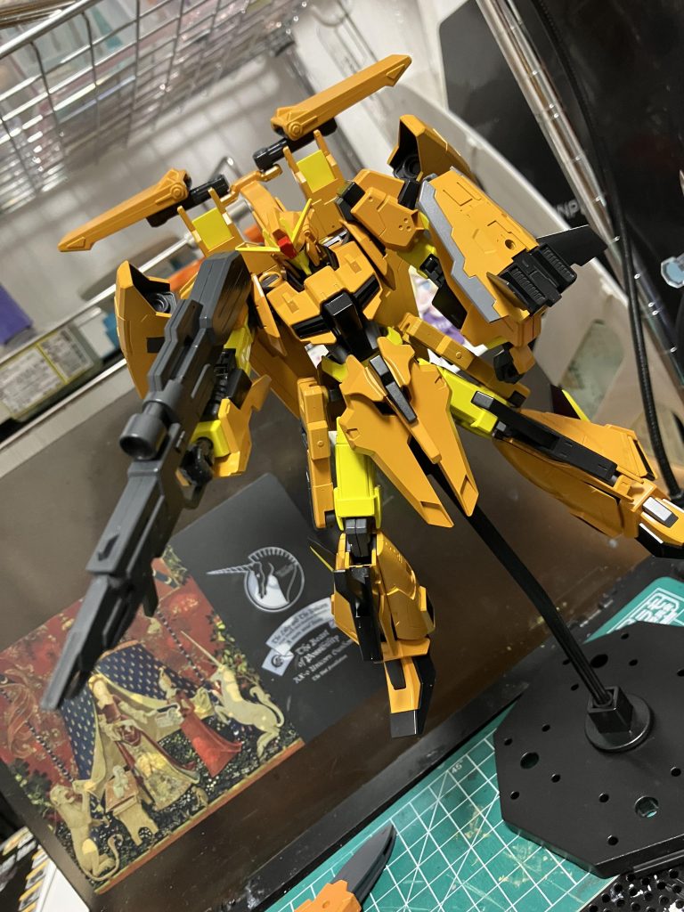 武装は大型ビームライフルとチェンジニングライフル二丁大型ライフルはコアガンダム系の銃身が装着可能